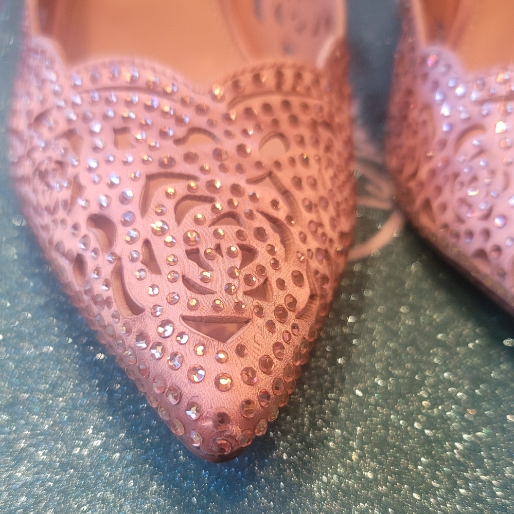 NWT Betsey Johnson Elsa Blush Pink Pointed Embellish Pointed Heels Shoes Size 8 - Picture 2 of 9